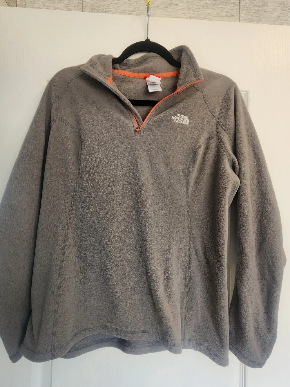 **The North Face Gray Fleece Pullover with Orange Trim L Euc**